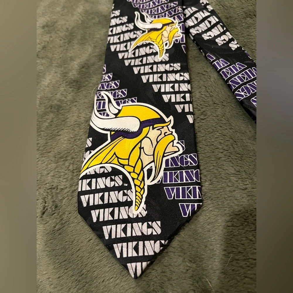 Vintage Minnesota Vikings Men’s Tie - NFL Brand - 56”